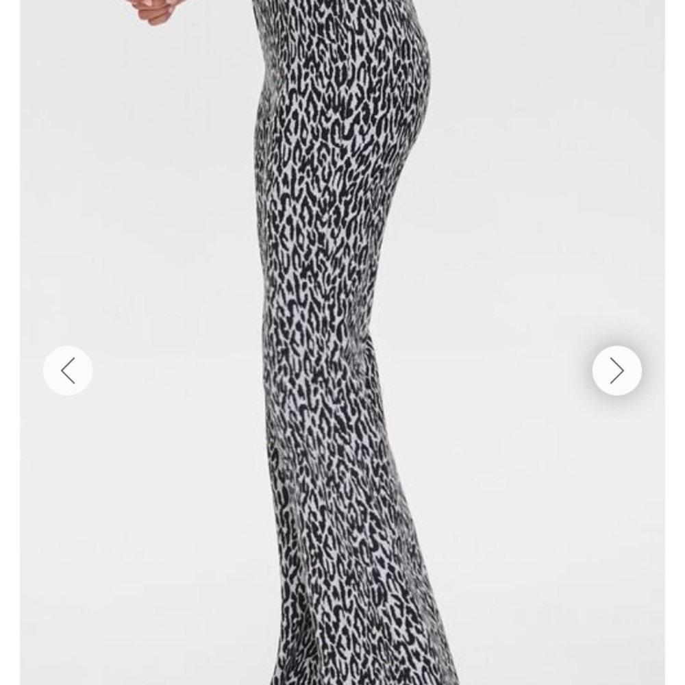 Forever 21 3X Animal Print Elastic Waist Bell Bottom Pants Gray Black - Picture 3 of 8